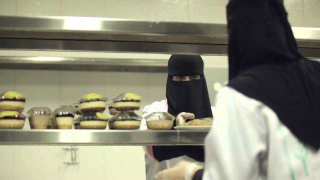 #سلسلة_أكون |  #نورة_المقيطيب : مؤسسة أول مطعم نسائي في المملكة